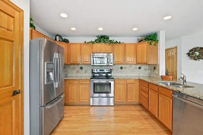829 Sparrow Hawk Dr — Photo 5