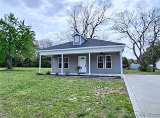 1111 Barden St, Clinton, NC 28328