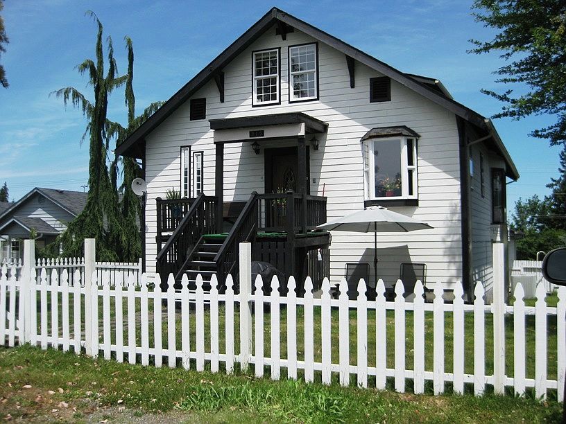 1st image of 915 W 17th St