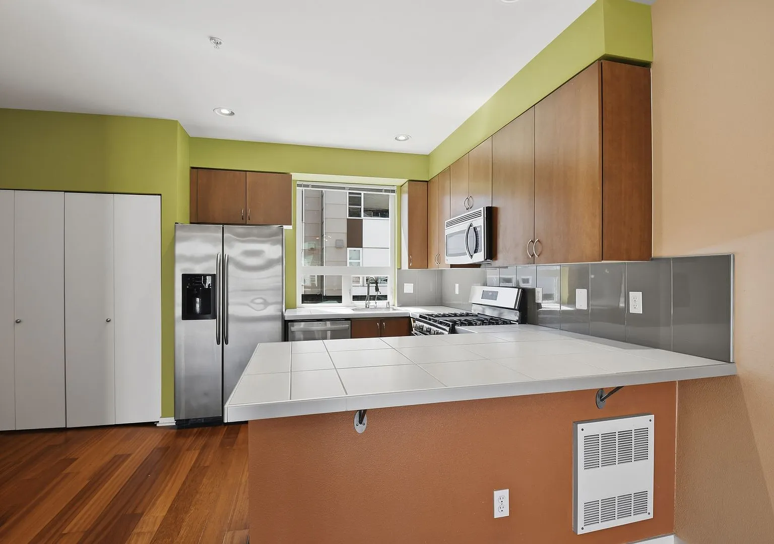 2bd/1.75ba Redmond Townhome — Photo 2