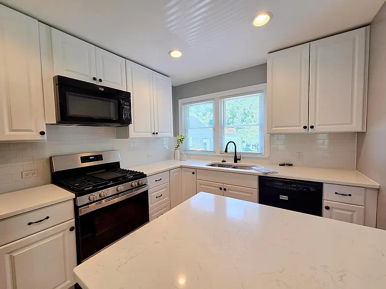 3823 E Wonder Lake Rd — Photo 12
