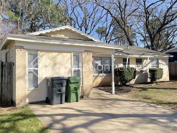 811 Clover Park Dr, Arlington, TX 76013