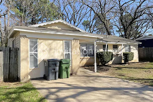 811 Clover Park Dr Photo 1