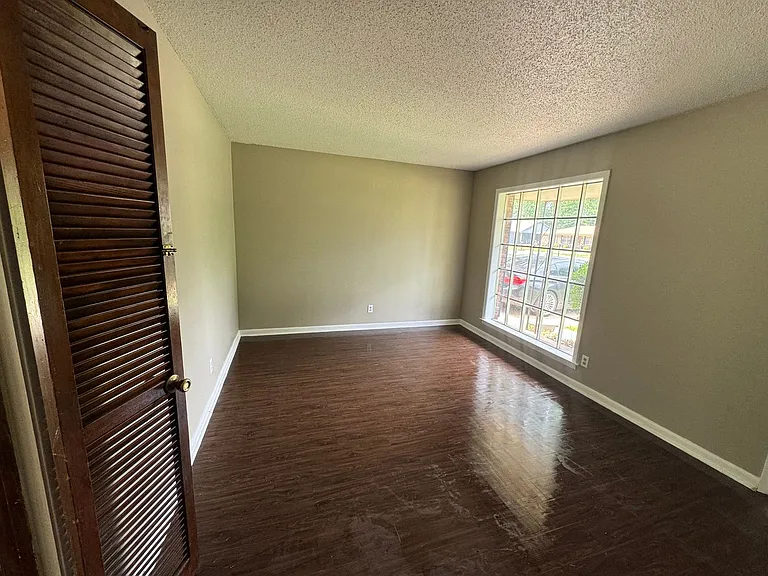 2858 Phyllis Cv — Photo 3