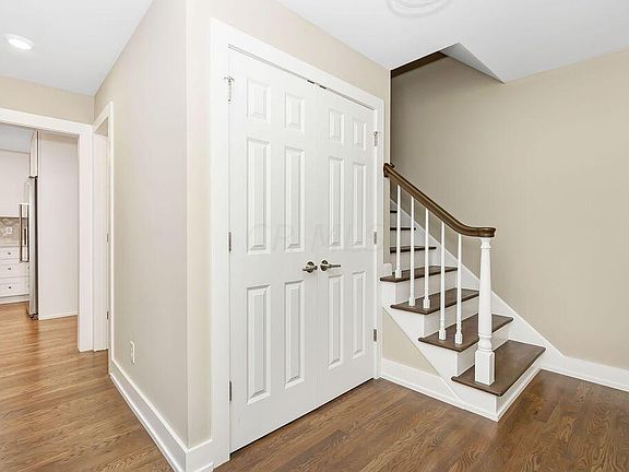 4th image of 1025 Blind Brook Dr