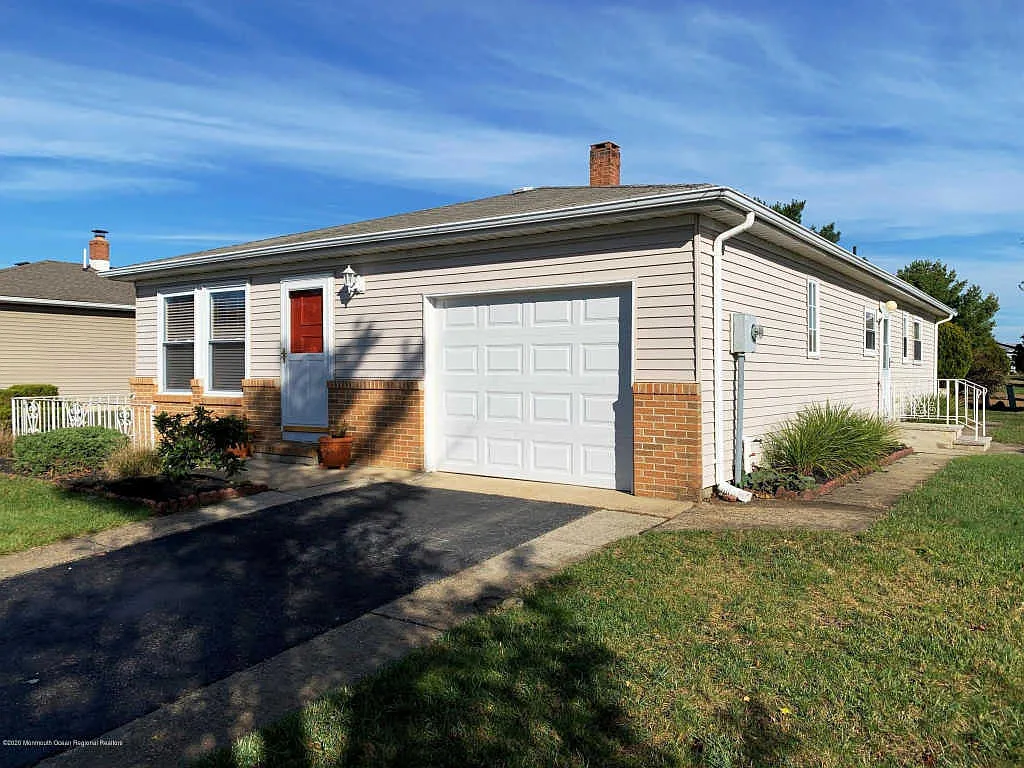 171 Port Royal Dr photo 1