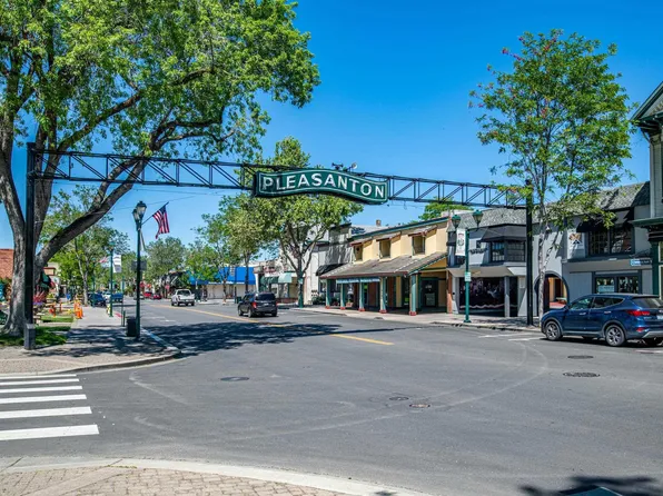 3861 Vine St, Pleasanton, CA 94566