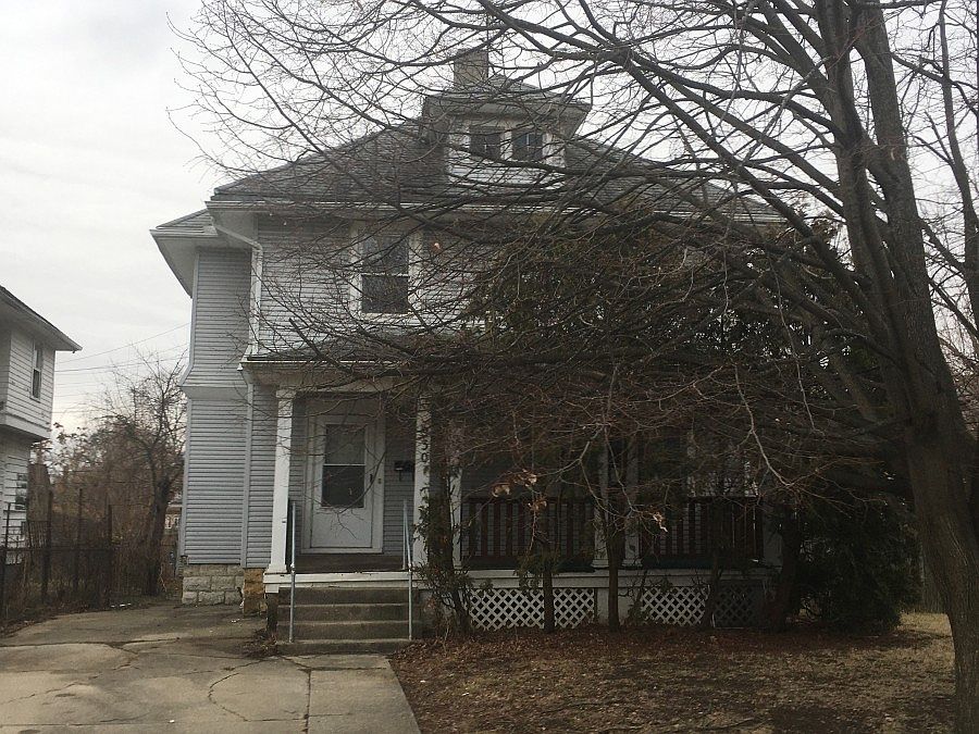 1st image of 930 Five Oaks Ave