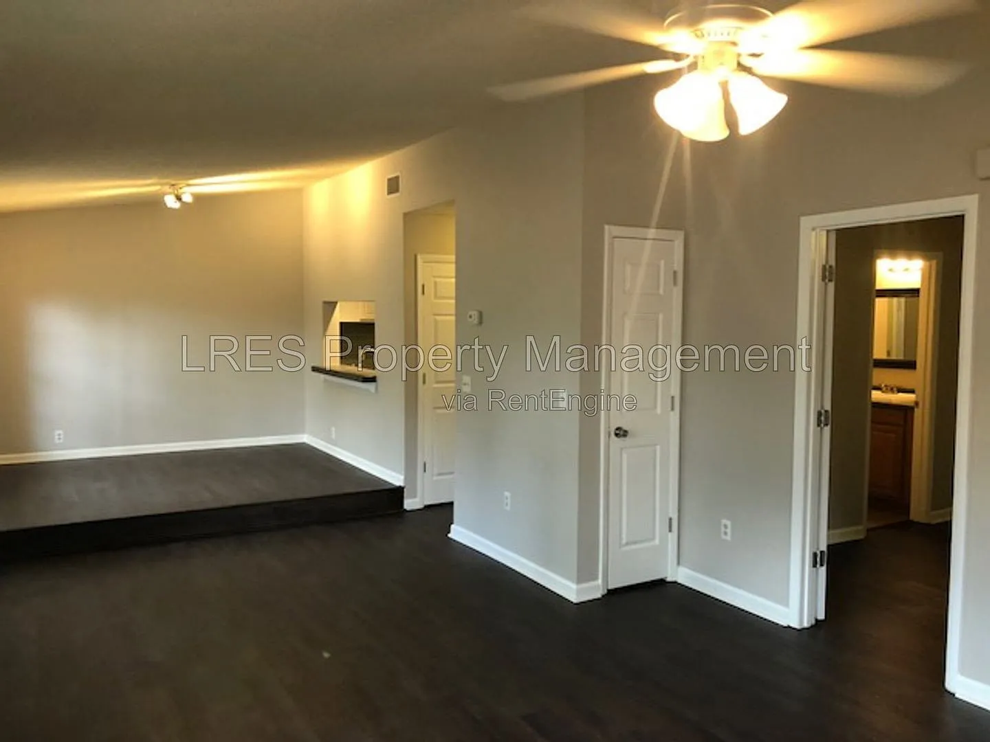 1 bed, 1.0 bath, 744 sqft, $1,099 — Photo 2