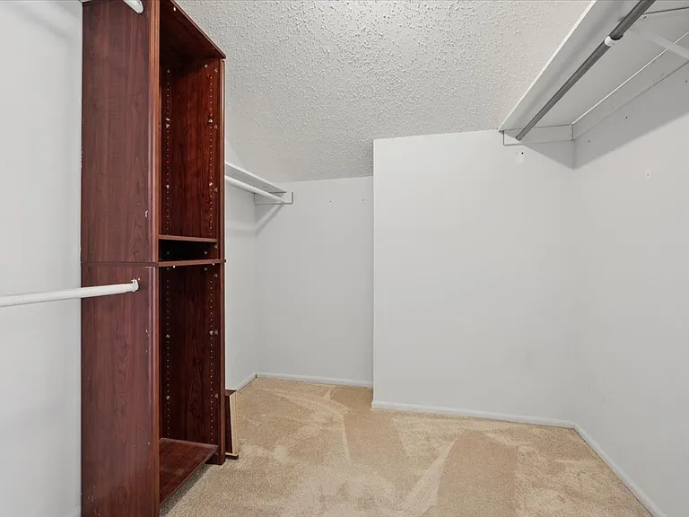 82 Hancock Dr — Photo 29