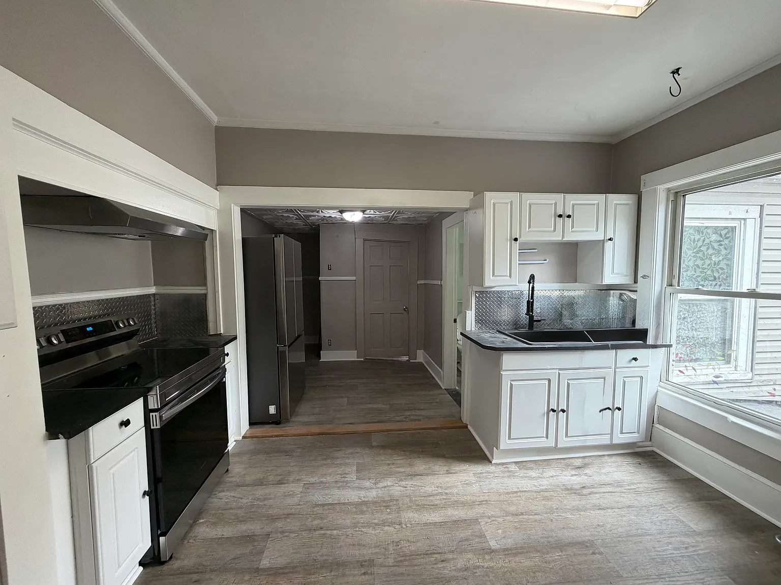 2 bed, 1200 sqft, $2,300 — Photo 2