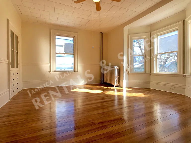 47 Custer St #2 — Photo 4