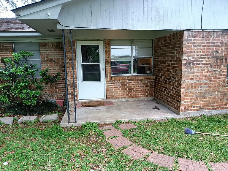 340 West Dr — Photo 2
