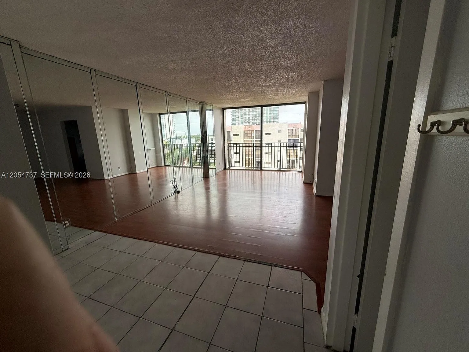 Plaza Of Americas Condo — Photo 2