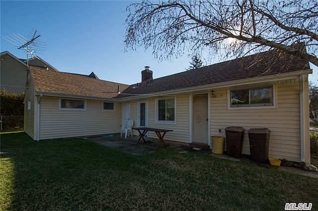 2nd image of 28 Greenway Cir