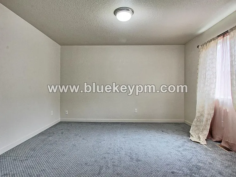 8701 NE 66th St — Photo 13