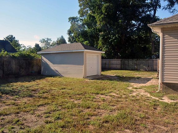 5th image of 239 Beachwood Blvd