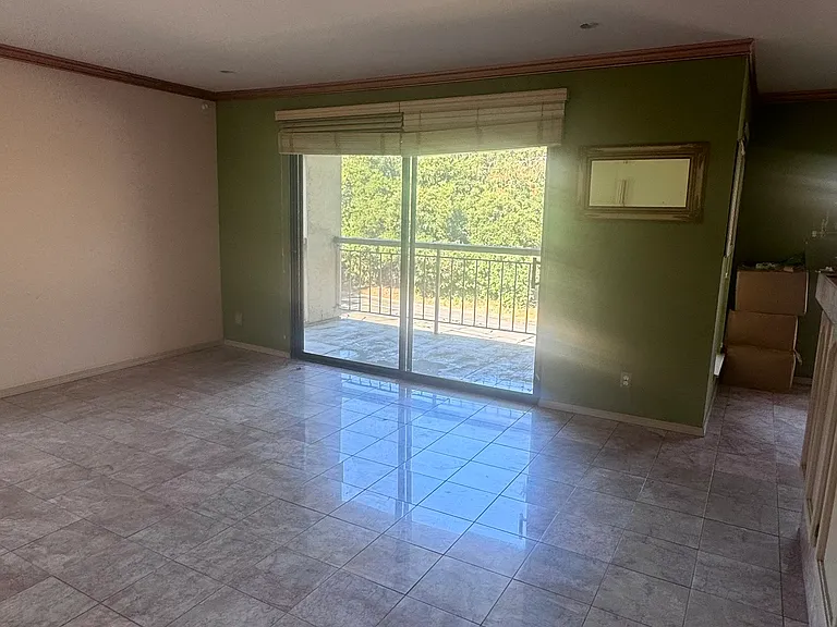 470 N Civic Dr #314 — Photo 2