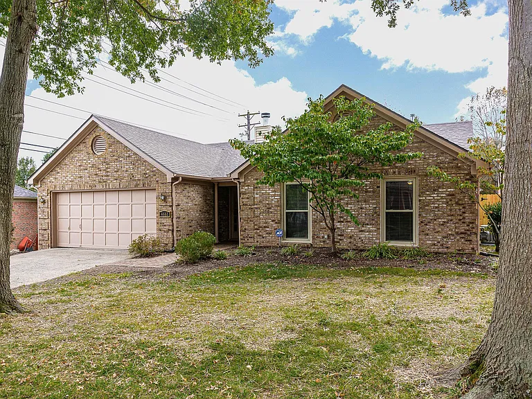 4661 Saron Dr — Photo 2