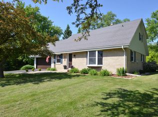 10710 N River Valley Dr, Mequon, WI 53092