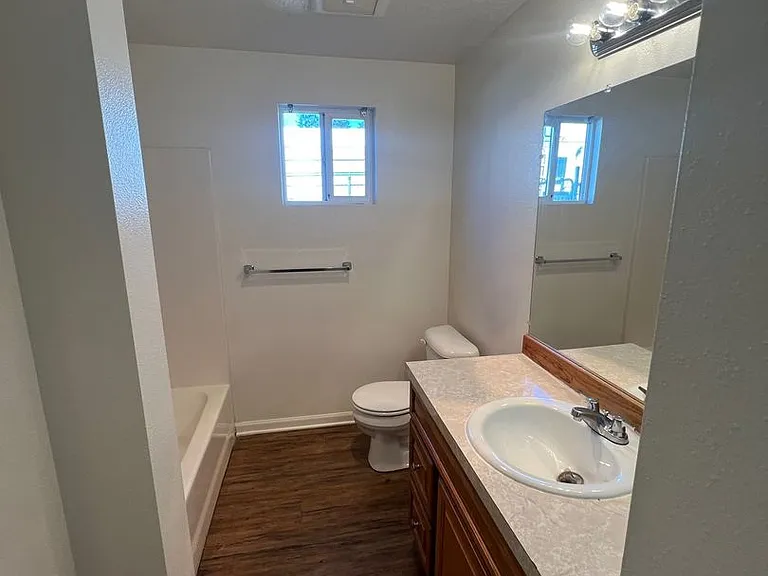 270-272 Kruse St #275-277-& — Photo 10