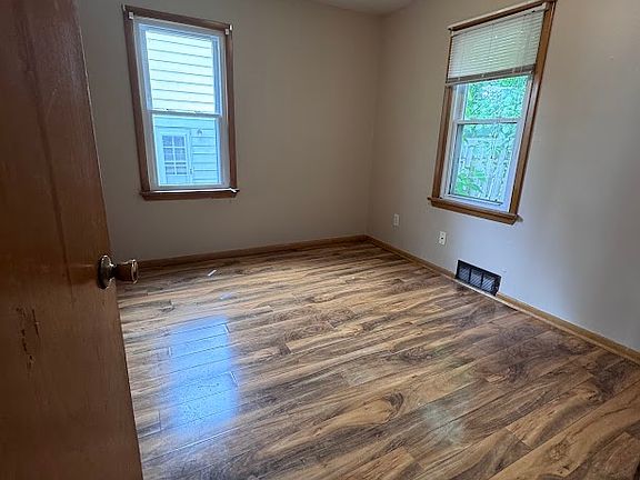 4th image of 1167 Commonwealth Ave