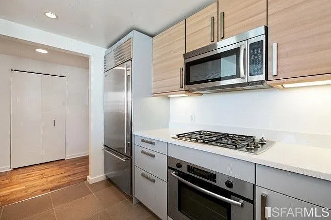 555 4th St #933 — Photo 9