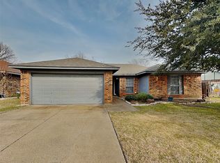 1300 N Creek Dr, Saginaw, TX 76179