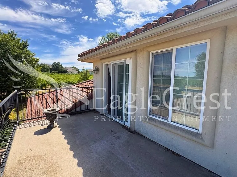 44 Vinehill Dr — Photo 82