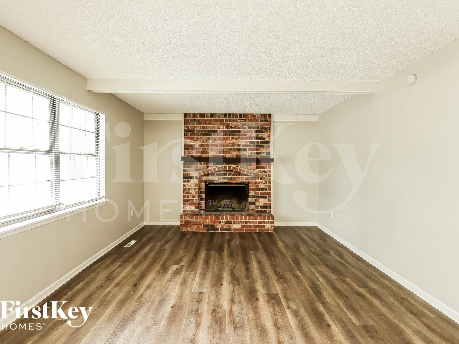3 bed, 2.0 bath, 1148 sqft, $2,000 — Photo 2