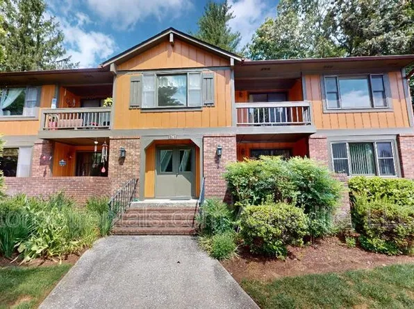 1767D Haywood Manor Rd, Hendersonville, NC 28791