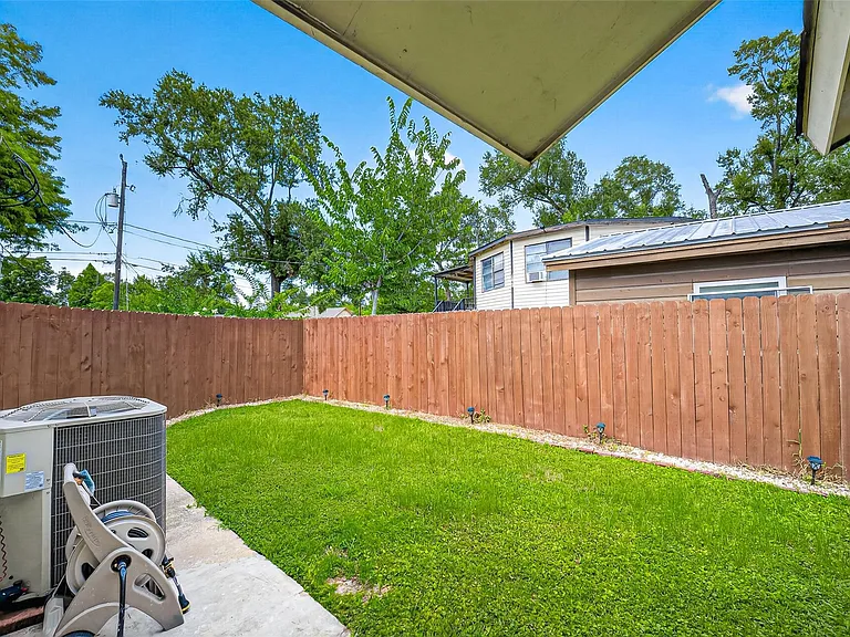 12814 Royce Ln — Photo 23