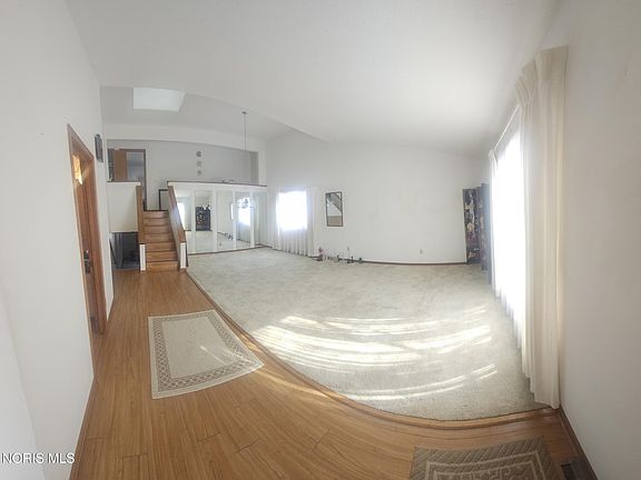 3rd image of 10 Picardie Ct
