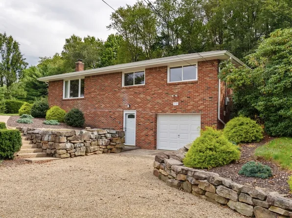 719 Muddycreek Dr, Slippery Rock, PA 16057
