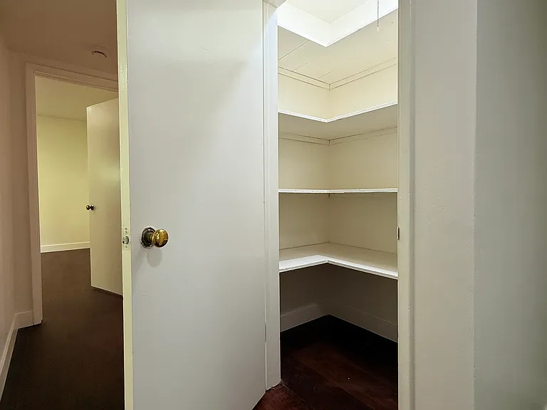 1240 Wellington Ave — Photo 17