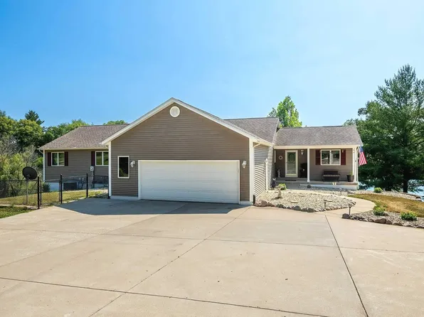 10322 80th St, Coal Valley, IL 61240