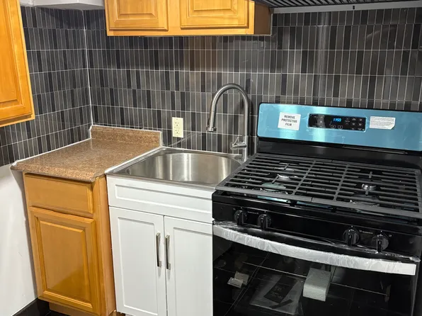 (undisclosed Address), Jamaica, NY 11433