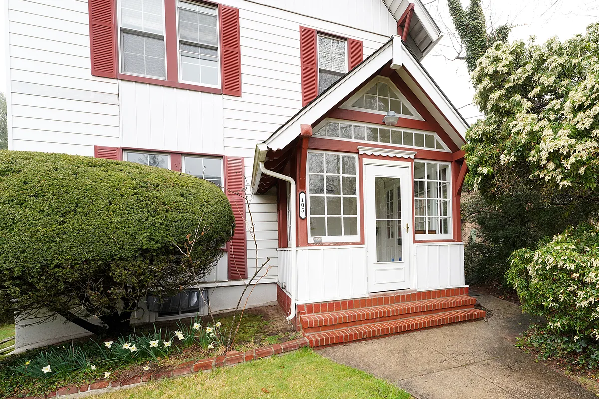 Building Photo - 105 E Palisade Ave #B