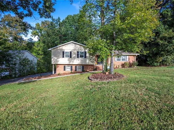 1010 Cedar Holw, Lewisville, NC 27023