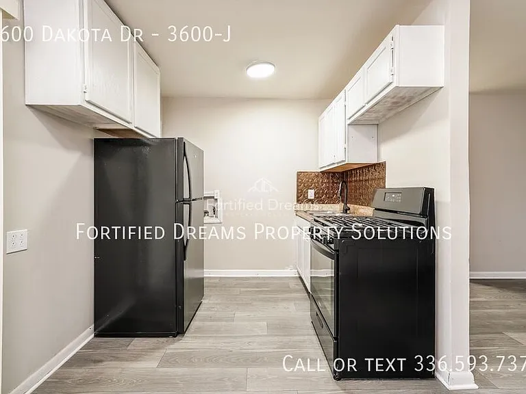 3600 Dakota Dr #J — Photo 8