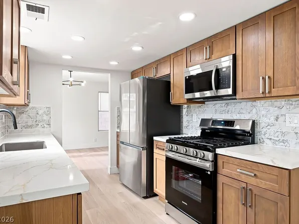 7045 Brown Derby Cir, Las Vegas, NV 89128