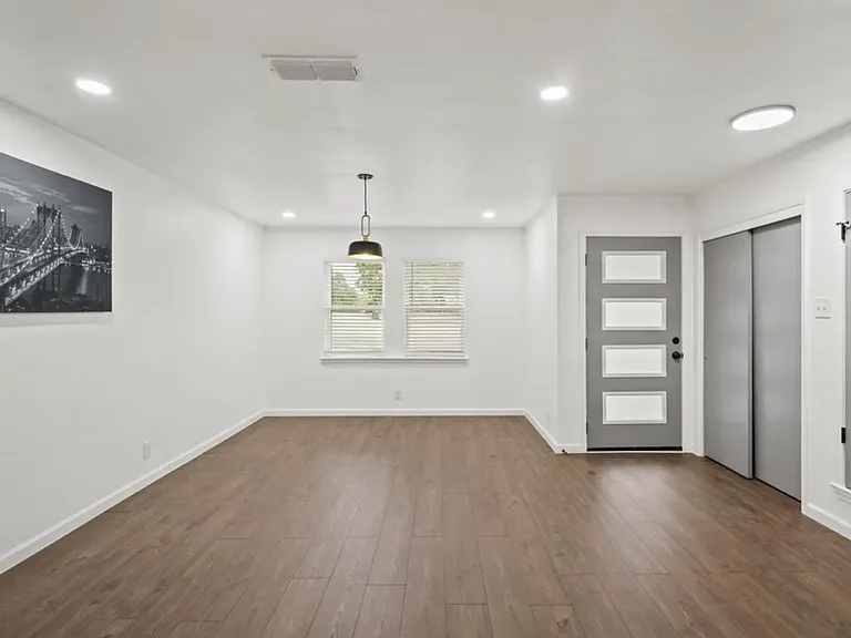 517 Gaye Ct — Photo 2