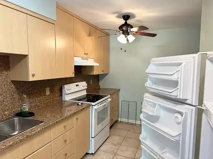 27 Windfield Cres #1A — Photo 4