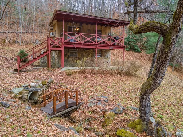 325 Bear Cove Rd, Bryson City, NC 28713