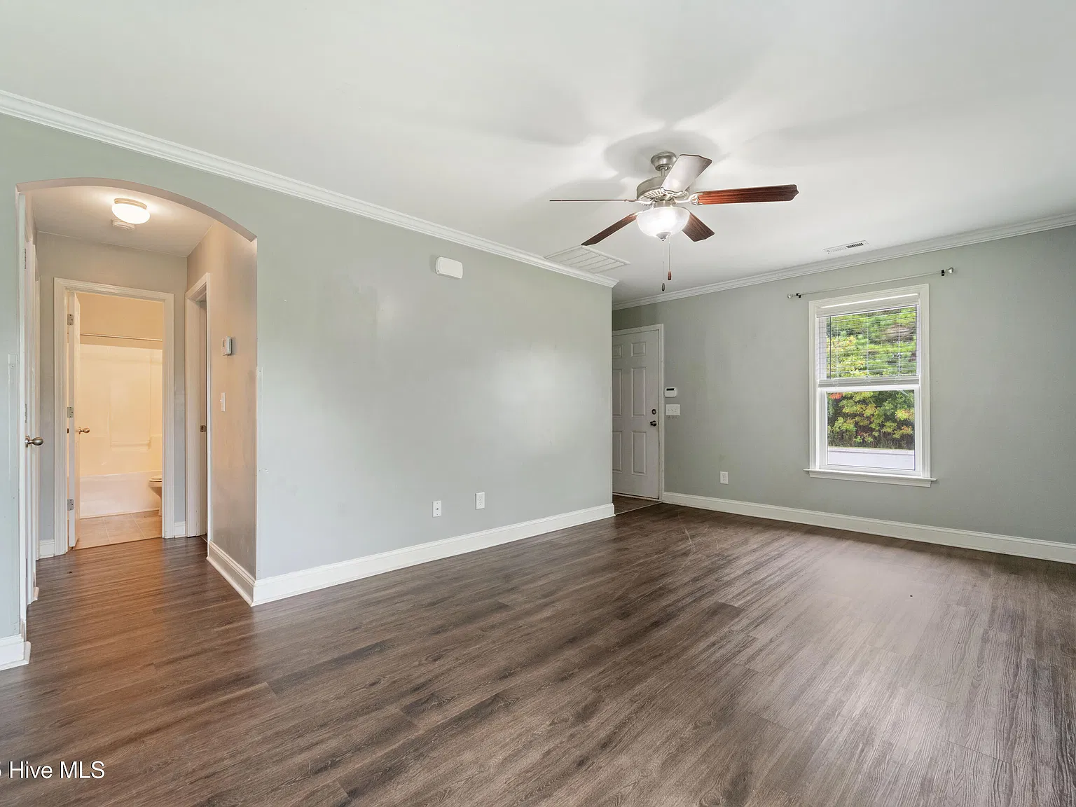 3 bed, 3.0 bath, 1096 sqft, $1,395 — Photo 4