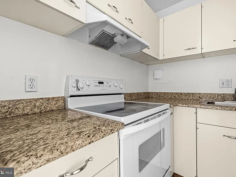 1800 R St NW #604 — Photo 7