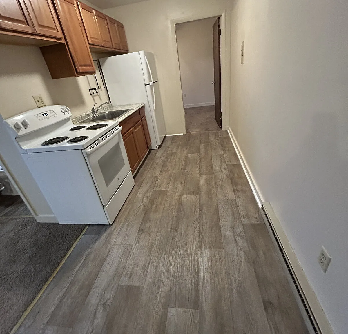 1 bed, 1.0 bath, $995 — Photo 4