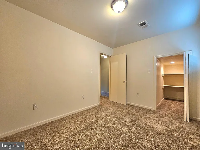 4802 Treasure Ct — Photo 27