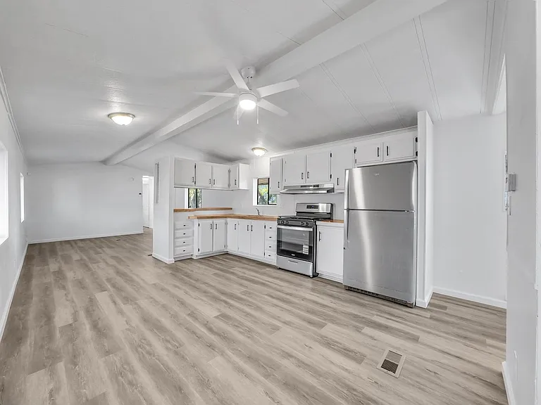 22450 Norris Ln — Photo 11