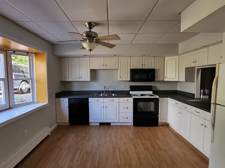 14-16 Hanover St #16B — Photo 2
